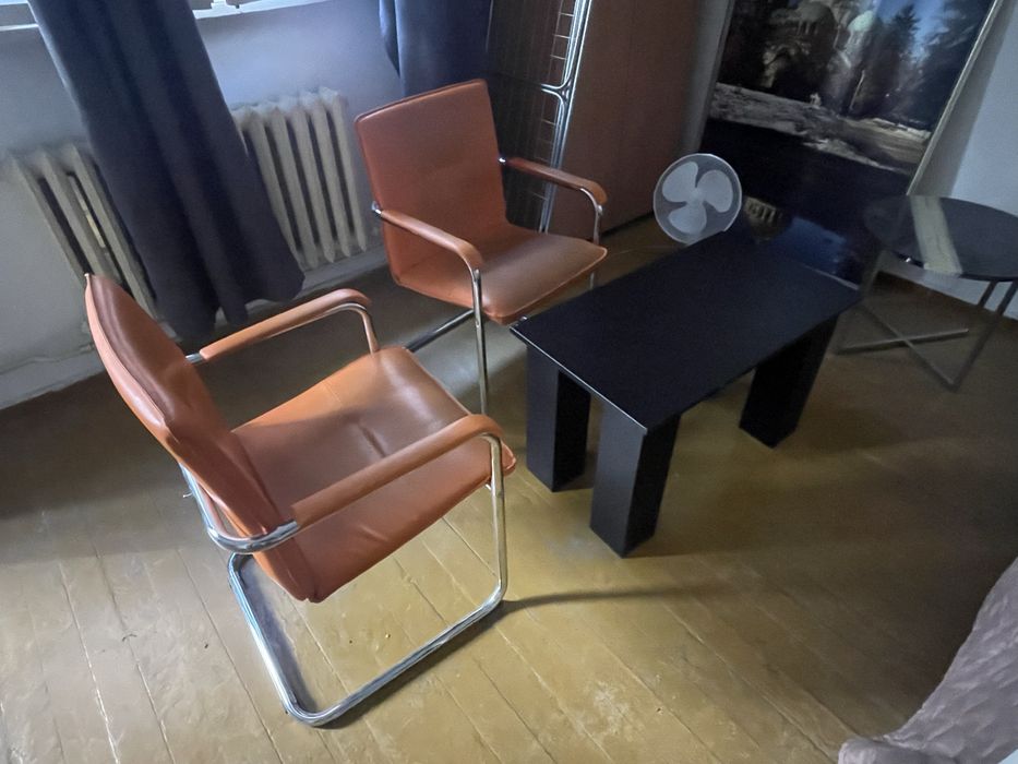 Маса с два стола