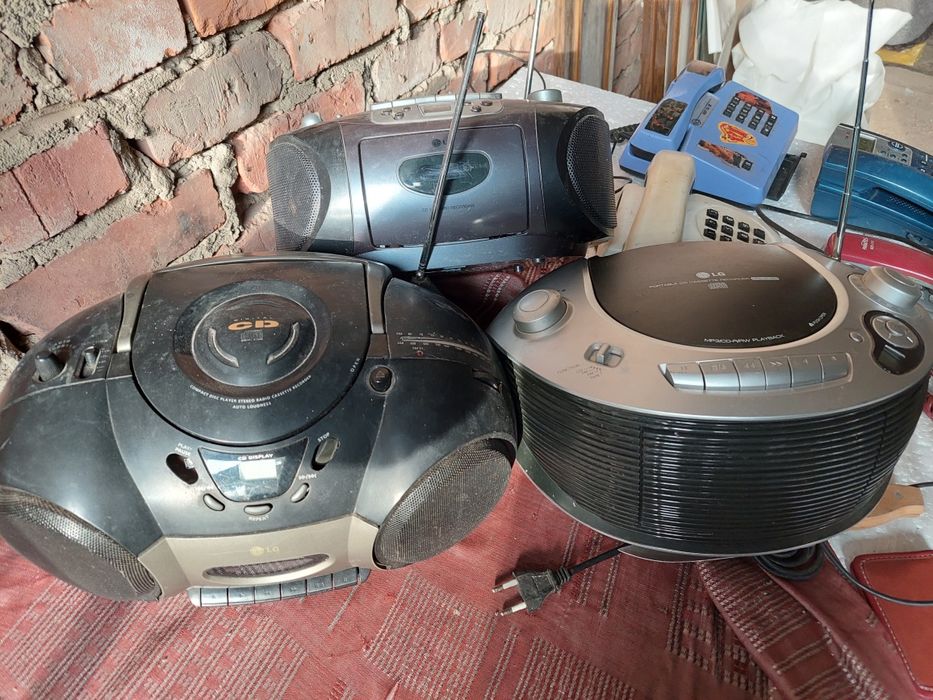 Магнитофон,проигрыватель,роутеры