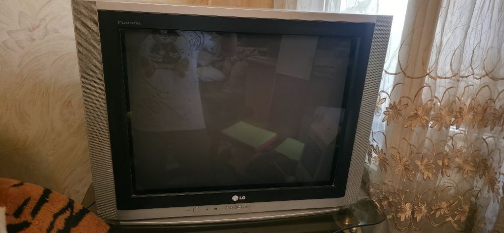Продается телевизор lg с большим экраном