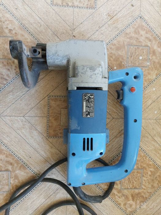 Продам электрические ножницы по металлу ИЭ-5403АУ2,