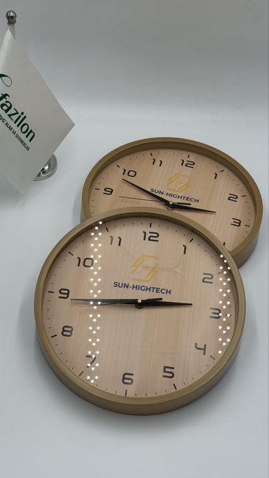 Devor soat sizning logotip bilan