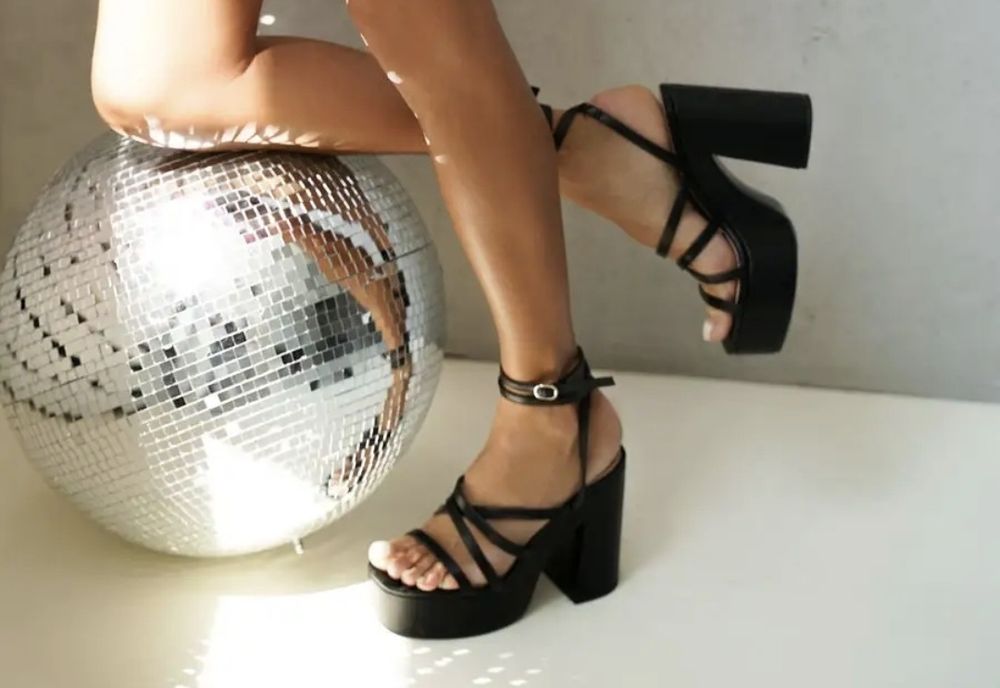 Продам босоножки на платформе