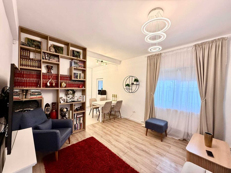 Casa / Vila 205 mp, 5 camere cu bai proprii, curte, Eforie Nord