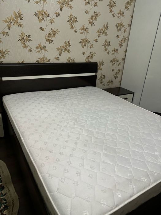 Двуспальная кровать