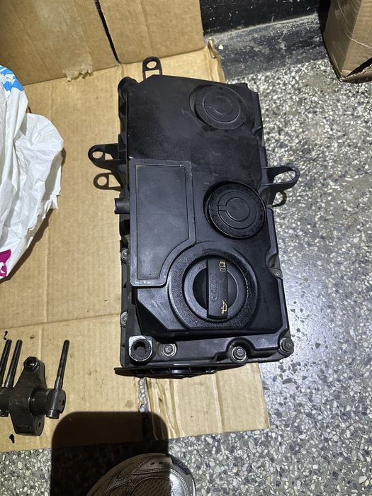 Капак на клапани с капачка и вграден PCV клапан за VW 1.9 TDI BLS