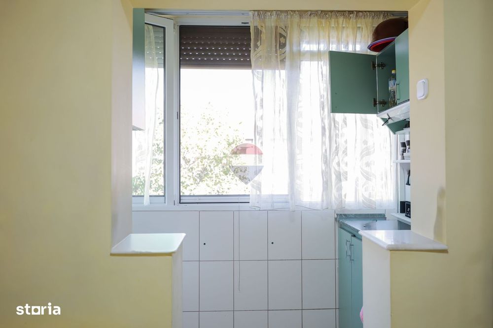 De vânzare apartament cu 3 camere , pe Strada Sovata - Oradea