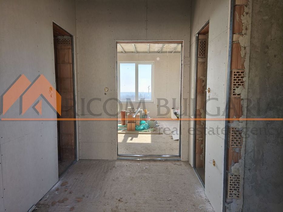 Къща в Варна-м-т Боровец - юг площ 200