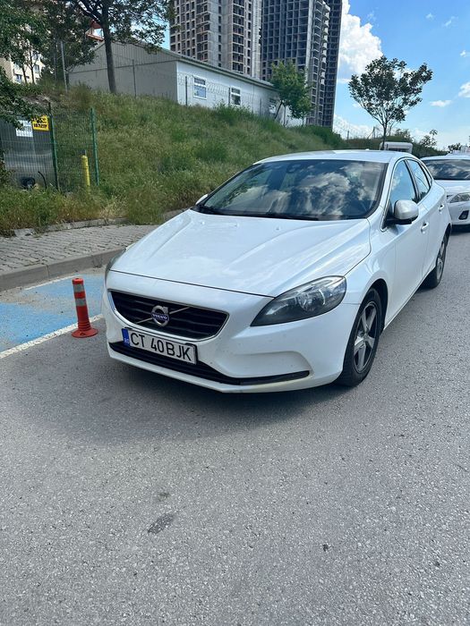 Volvo V40 D2 Automată 2016 – Întreținută, fără investiții necesare