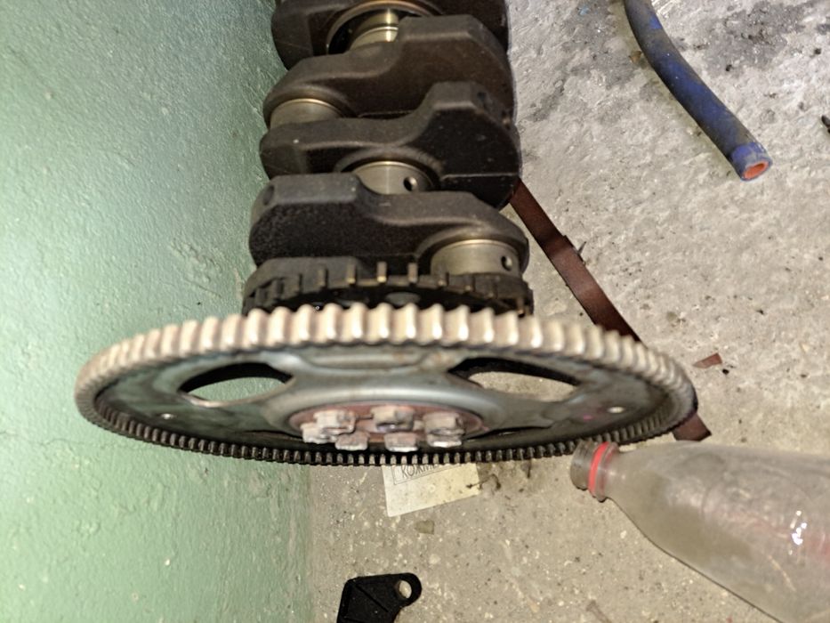 Продам. Коленвал. OUTLANDER. 2010г. 2.5 л.