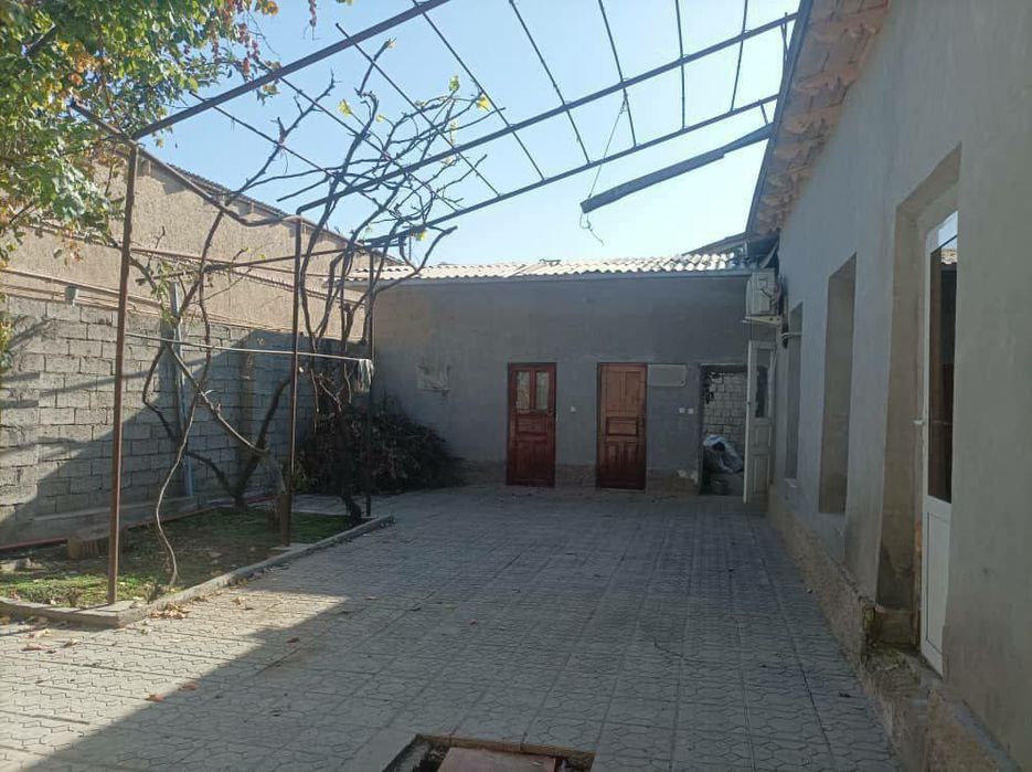 Продается дом земля 2,5 соток городе