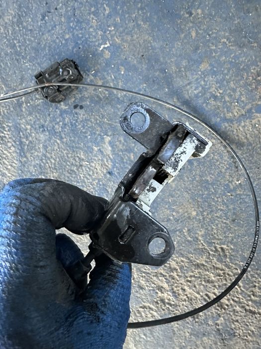 Broasca capota stanga dreapta mercedes w212 c207 w204 glk