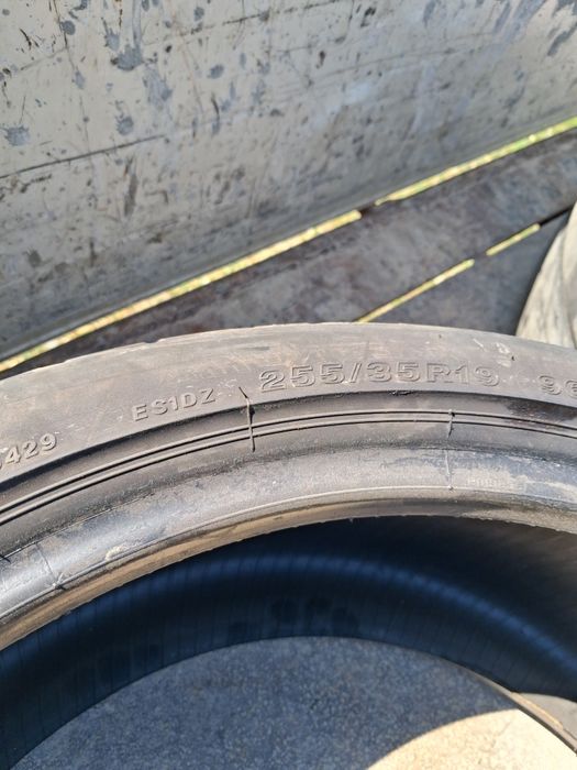 Anvelope bridgestone, 255 35 19,dot 2022.