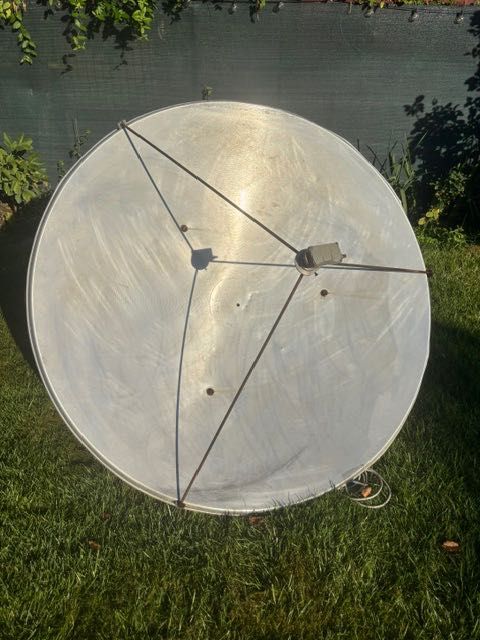 Antena satelit 1.4m, din aluminium montura polara cu actuator si LNB