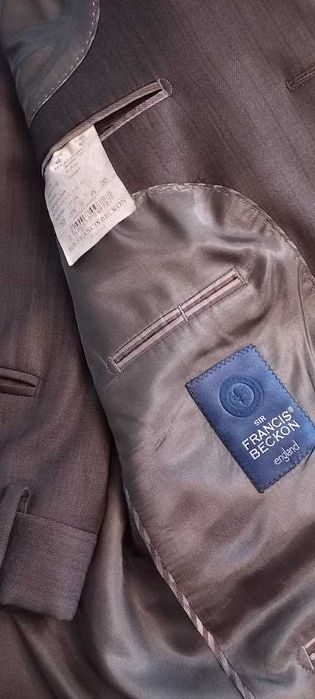 продавам мъжки костюми