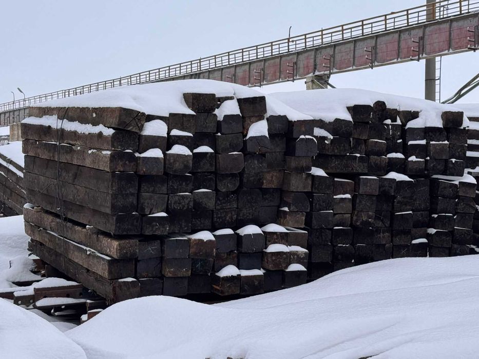 Шпала деревянная