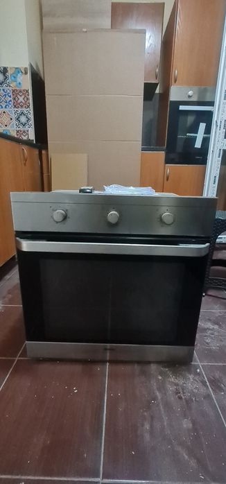 Продавам използвана фурна за вграждане