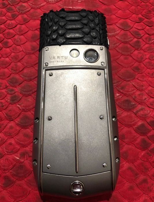 Подмяна на кожите за всички модели на Vertu