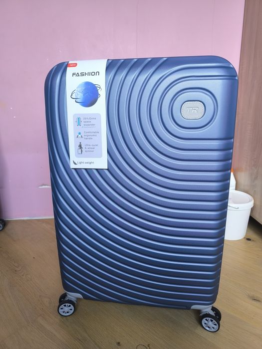 «Продам большой чемодан (размер L)»