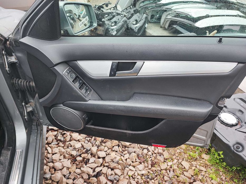 Салон от Мерцедес Ц класа W204 седан