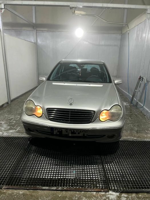 Vând mașină în stare buna