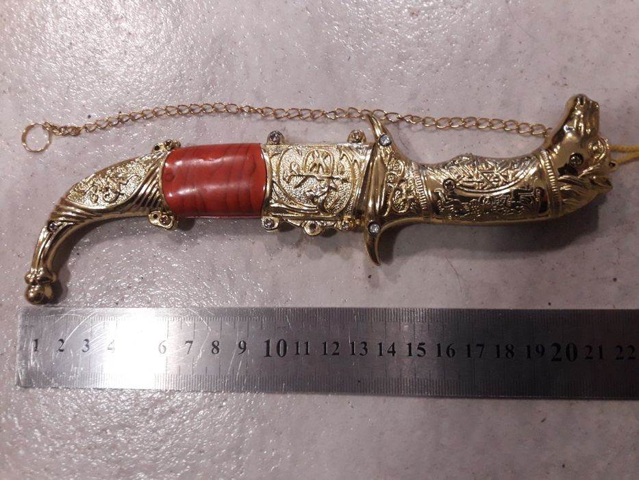 Красив нож,кинжал,кама,кортик,острие