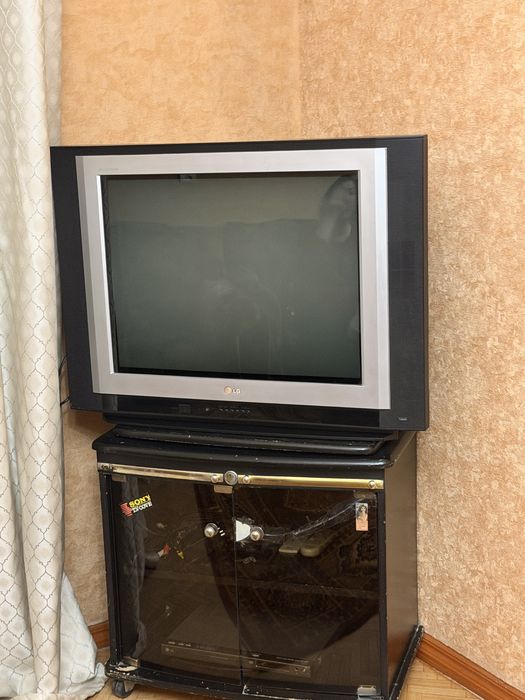 Продам телевизор LG Flatron кинескопный