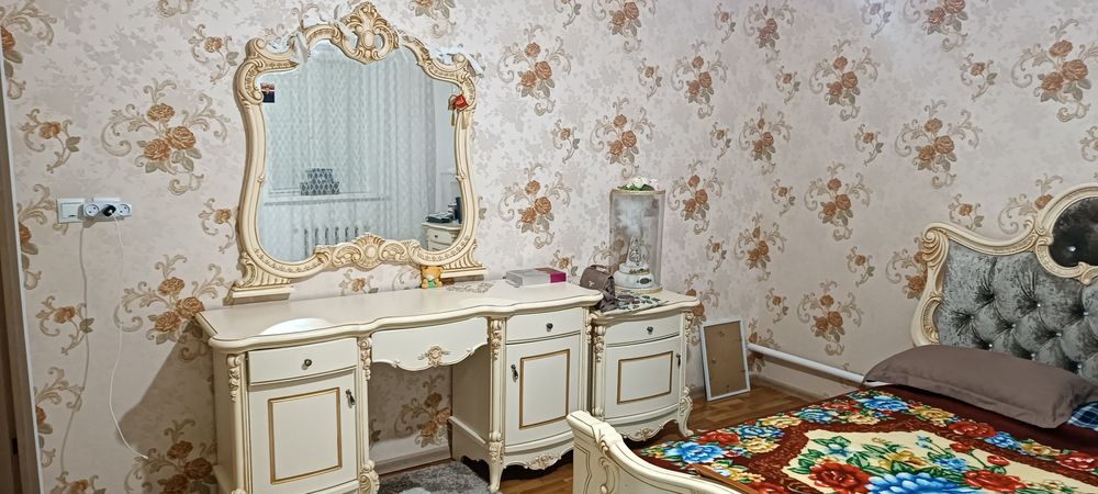 Спальние гарнитуры