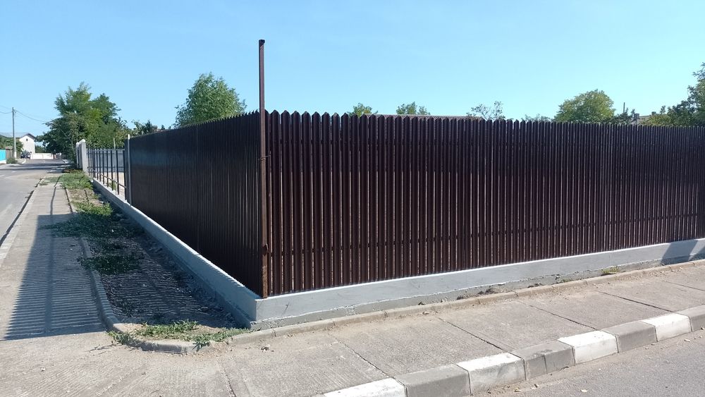 Meseriaș execut lucrari interioare și exterioare.