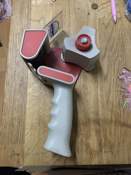 Pistol aplicat banda adeziva