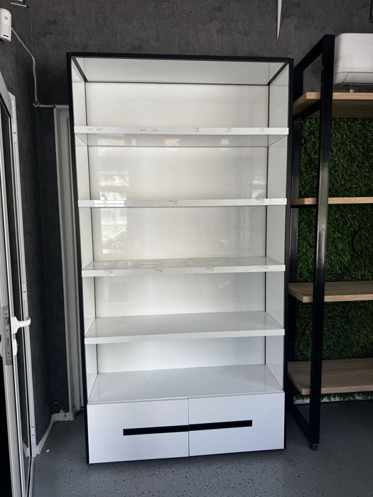 Професионален стелаж с LED осветление – гланц