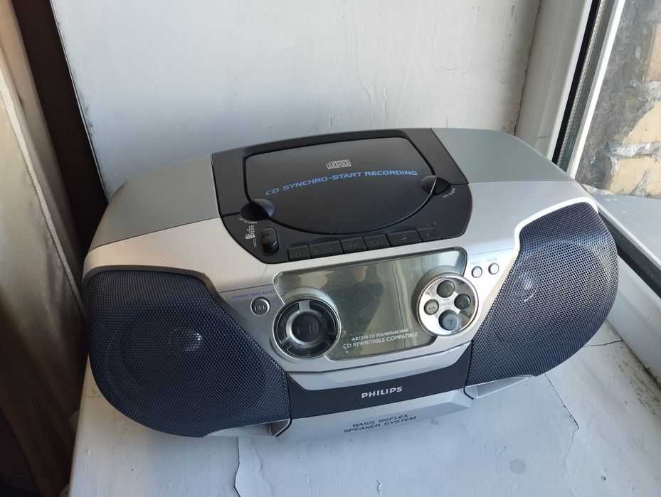 Продаю магнитофон фирма Philips