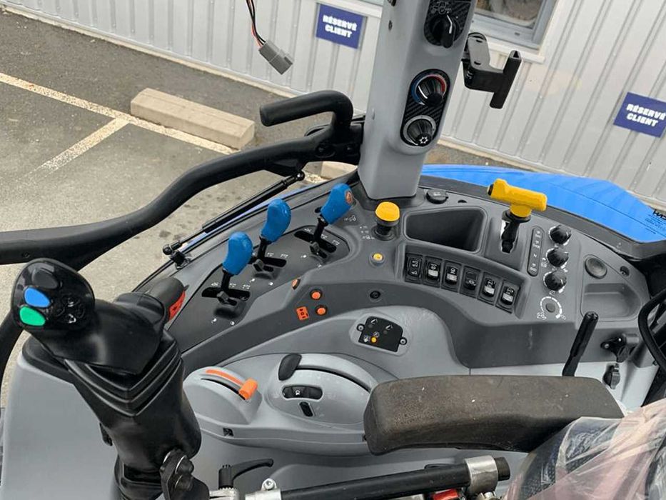 Колесный трактор  NEW HOLLAND T5.110 ELECTRO COMMAND