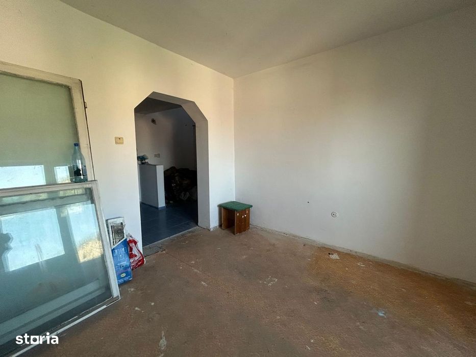 Racadau - Garsoniera cu extindere, de renovat, spatioasa, balcon!
