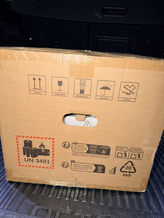 Aspirstor MOVA , cu statie . Nou , sigilat