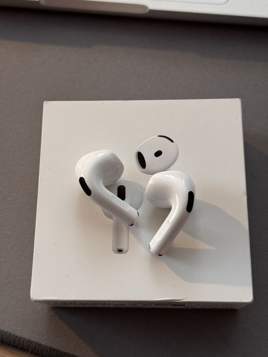 Apple Airpods 5 cu carcasa MagSafe