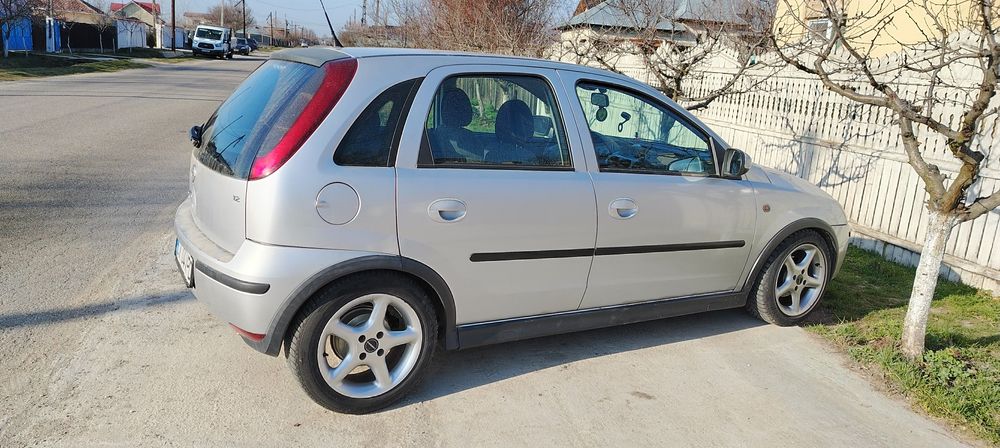 Vând Opel Corsa ,