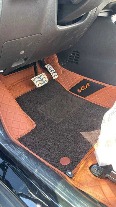 Kia Sonet polik 10D har xil ranglari va har xil turdagi chehollar bor