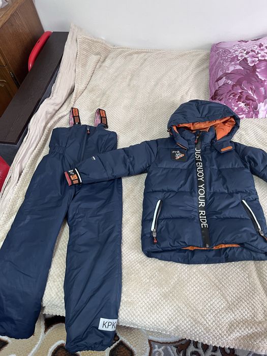 Продам комбинезон зимний детский