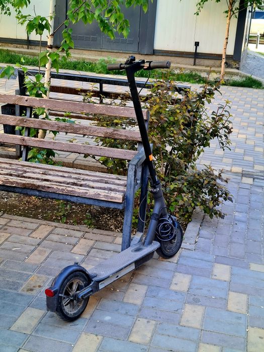 Продам электросамокат xiaomi essential