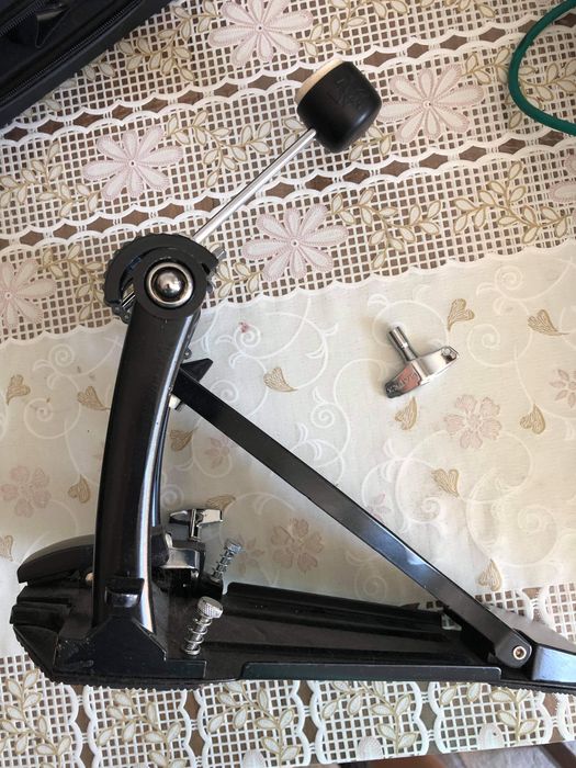 Drum kick pedal (барабани)