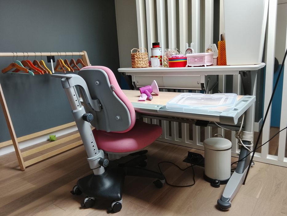 Детская парта производства Корея