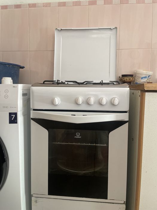 Продам газовую плиту