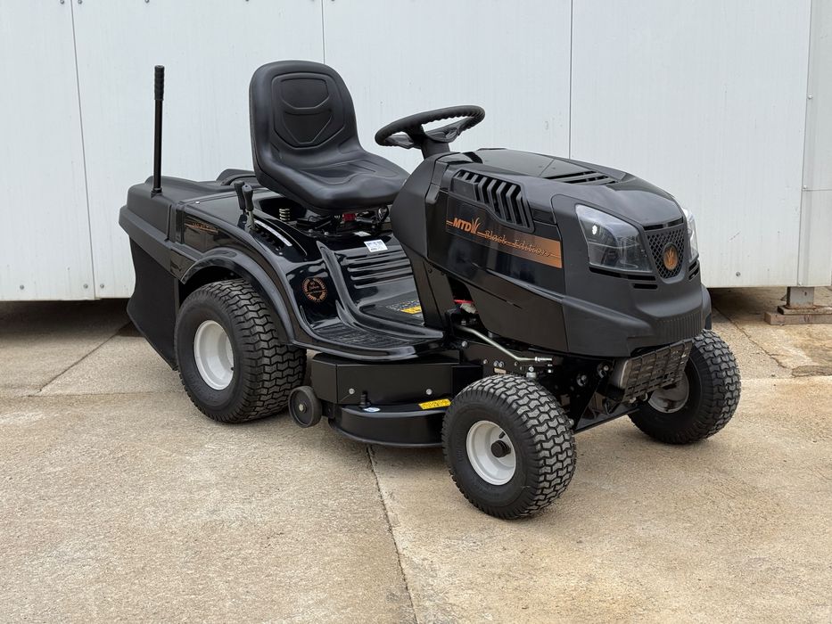 Tractor gazon MTD BlackEdition 2021 14 cp editie aniversara 60 ani Transmatic tractor livada , masina de tuns iarba pe benzina ( MTD Husqvarna Honda )