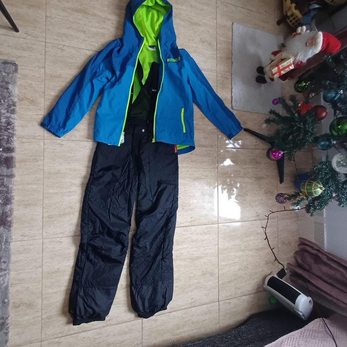 Costum schi 158 cm.Folosit ca nou,fără defecte
