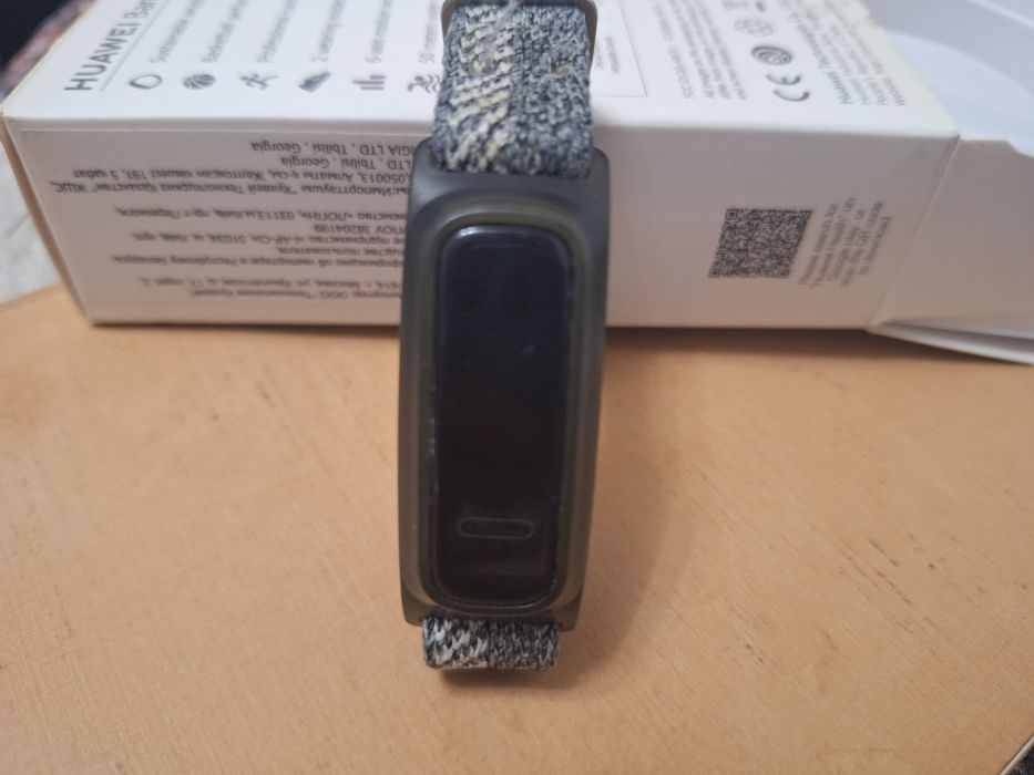 Умные часы, браслет Huawei Band 4e. Смарт часы