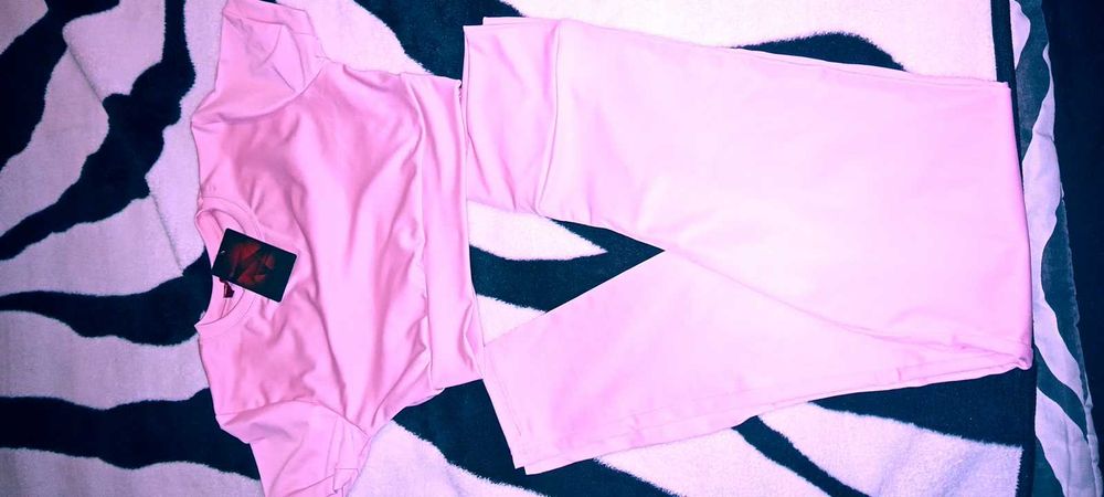 Розово комплектче