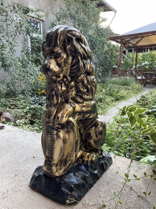 Статуя льва бетонная