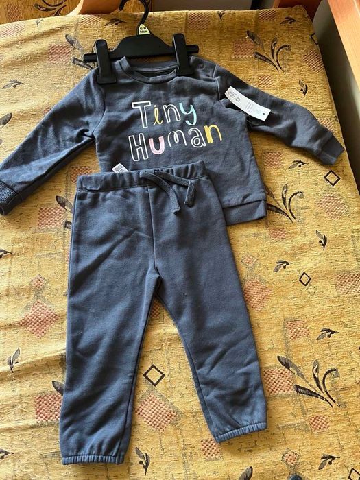 Чисто нов комплект Fred & Flo 12-18 месеца