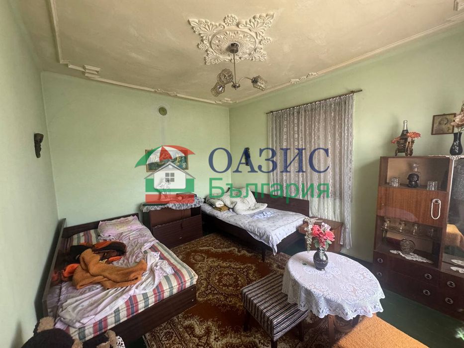 Двуетажна къща в с. Гълъбец на парцел 730 кв м, Общ. Поморие, обл.