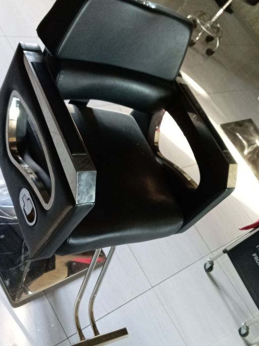 BARBER kreslolar sotiladi srochni olarman jajdasi bor bar berlar ga